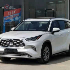 Toyota Highlander 2021