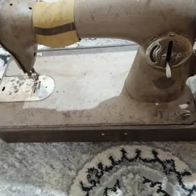 Швейная машинка