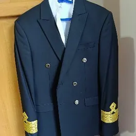 костюм и рубашка