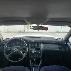 Audi 80