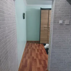 квартира  2комн  2этаж  11мкр