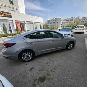 Hyundai Elantra 2020