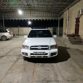 Nissan Pathfinder 2001