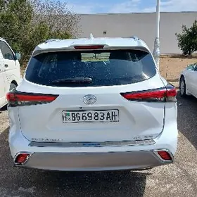 Toyota Highlander 2021