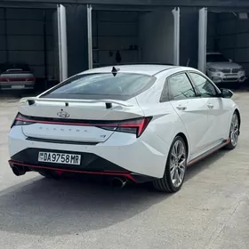 Hyundai Elantra 2022