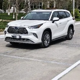 Toyota Highlander Hybrid 2021