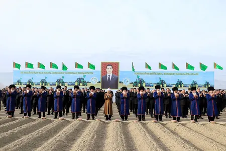 В Туркменистане стартовал сёв хлопка