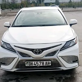 Toyota Camry 2021