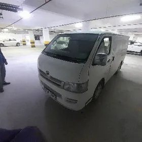 Toyota Hiace 2005