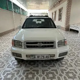 Nissan Pathfinder 2000