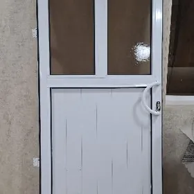 Пластиковые двери,гапы.