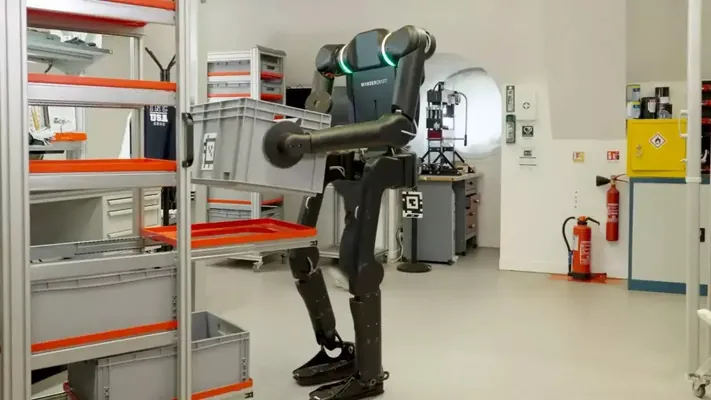 Renault işçileriniň bir bölegini kellesiz robotlara çalyşýar