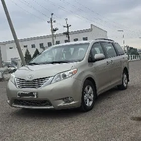 Toyota Sienna 2016