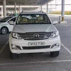 Toyota Fortuner 2005
