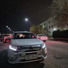 Mitsubishi Outlander 2022