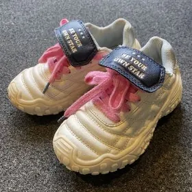 Женские кроссовки