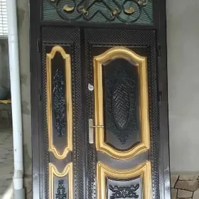 daşky gapy iki açylÿan