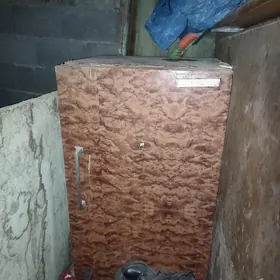 два холодильника