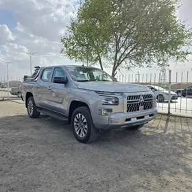 Mitsubishi L200 2025