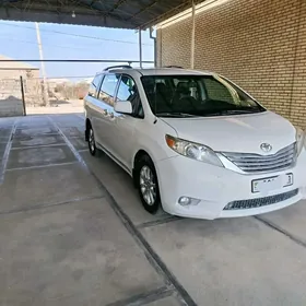 Toyota Sienna 2010