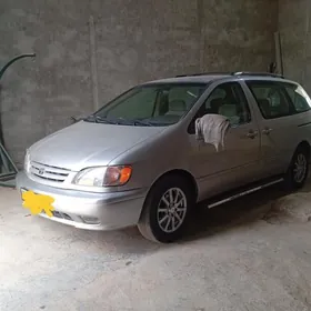Toyota Sienna 2001