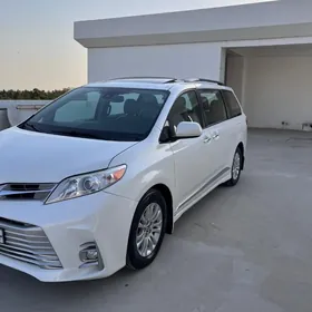 Toyota Sienna 2019