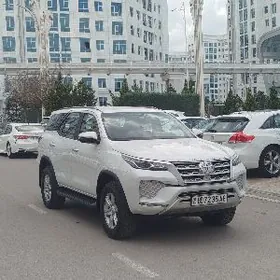 Toyota Fortuner 2023