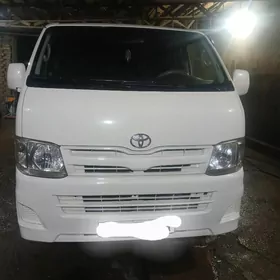 Toyota Hiace 2013