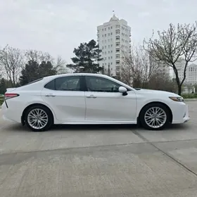 Toyota Camry 2018
