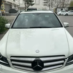 Mercedes-Benz C300 2012