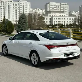 Hyundai Elantra 2022