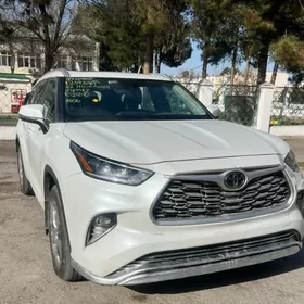 Toyota Highlander 2021