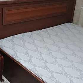 кровать двухспальная