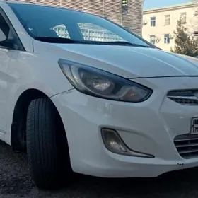 Hyundai Accent 2011