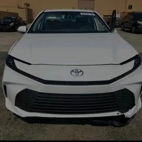 Toyota Camry 2025