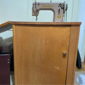 Швейная машинка