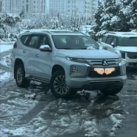 Mitsubishi Pajero 2020