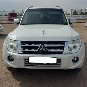 Mitsubishi Pajero 2014