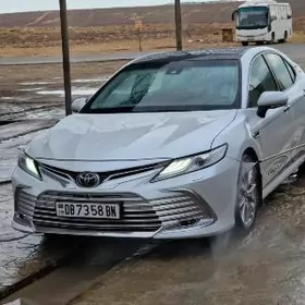 Toyota Camry 2021
