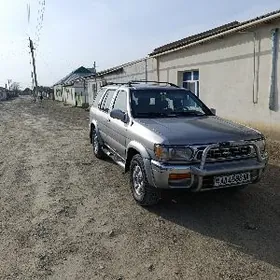 Nissan Pathfinder 1999