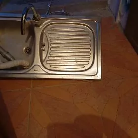 раковина с краномРаковинаКран