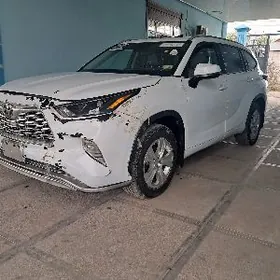 Toyota Highlander 2022