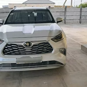 Toyota Highlander 2021