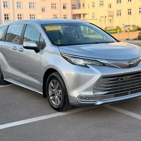 Toyota Sienna 2021