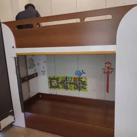 продаю двухэтажную кровать