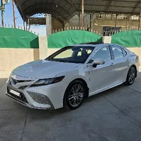 Toyota Camry 2021