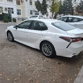 Toyota Camry 2022