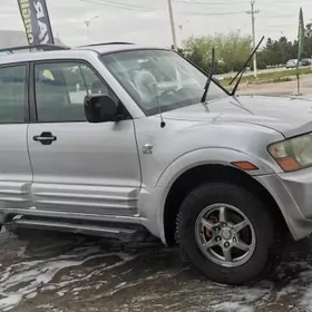 Mitsubishi Montero 2001