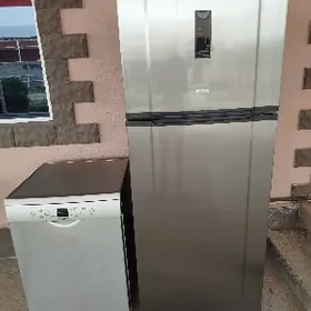 Holodilnik we posudomoyka