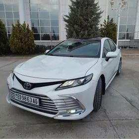 Toyota Camry 2021